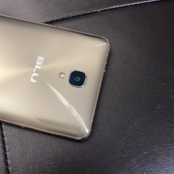 Blu Vivo XL2 Android Mobile Phone unlocked; pre-owned; Gold - Picture 3 of 3